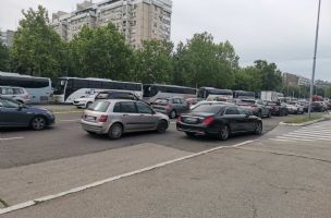 Gužva oko Palate Srbija, automobili "mile", zbog Sija i više od 50 "autobusa podrške" (FOTO)