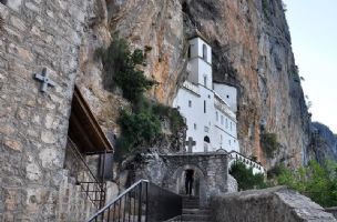 UP: Rasvijetljena krađa u manastiru Ostrog, ukraden novac i nakit - CdM