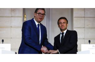 VUČIĆ TELEFONOM RAZGOVARAO SA MAKRONOM Predsednik Srbije objavio detalje razgovora sa francuskim kolegom - Alo.rs