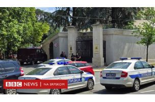 Ranjavanje žandarma ispred ambasade Izraela „teroristički čin", ocenjuju vlasti Srbije - BBC News na srpskom