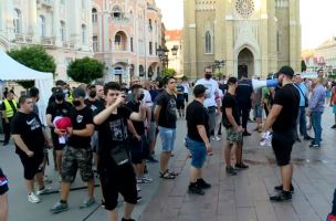 (VIDEO) Incident u Novom Sadu, sukobili se desničari i antifašisti