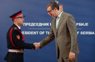 Vučić uručio odlikovanje žandarmu Jevremoviću: "Naš zadatak je bezbedna i sigurna Srbija"